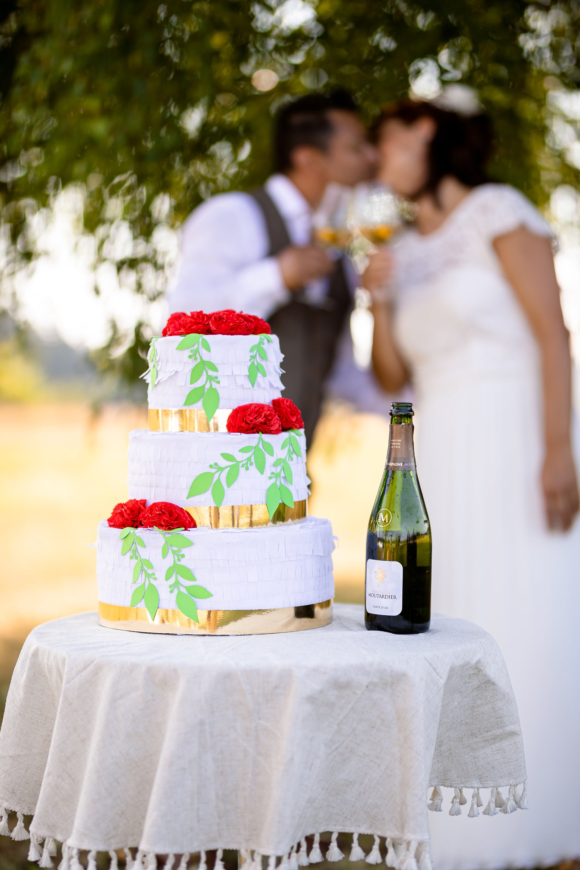 Wedding Cake-Piñata "Rot" image 2