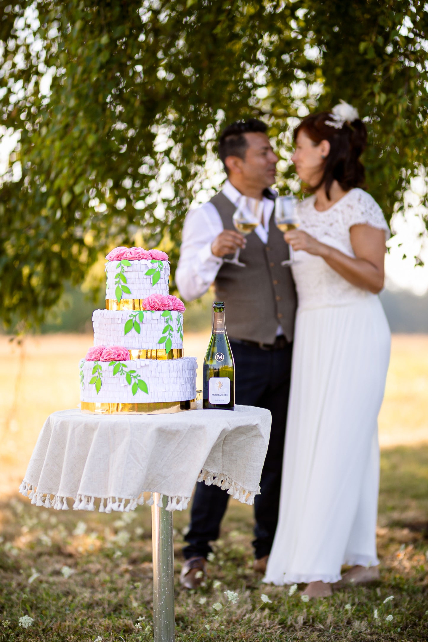 Wedding Cake-Piñata "Rosé" image 4