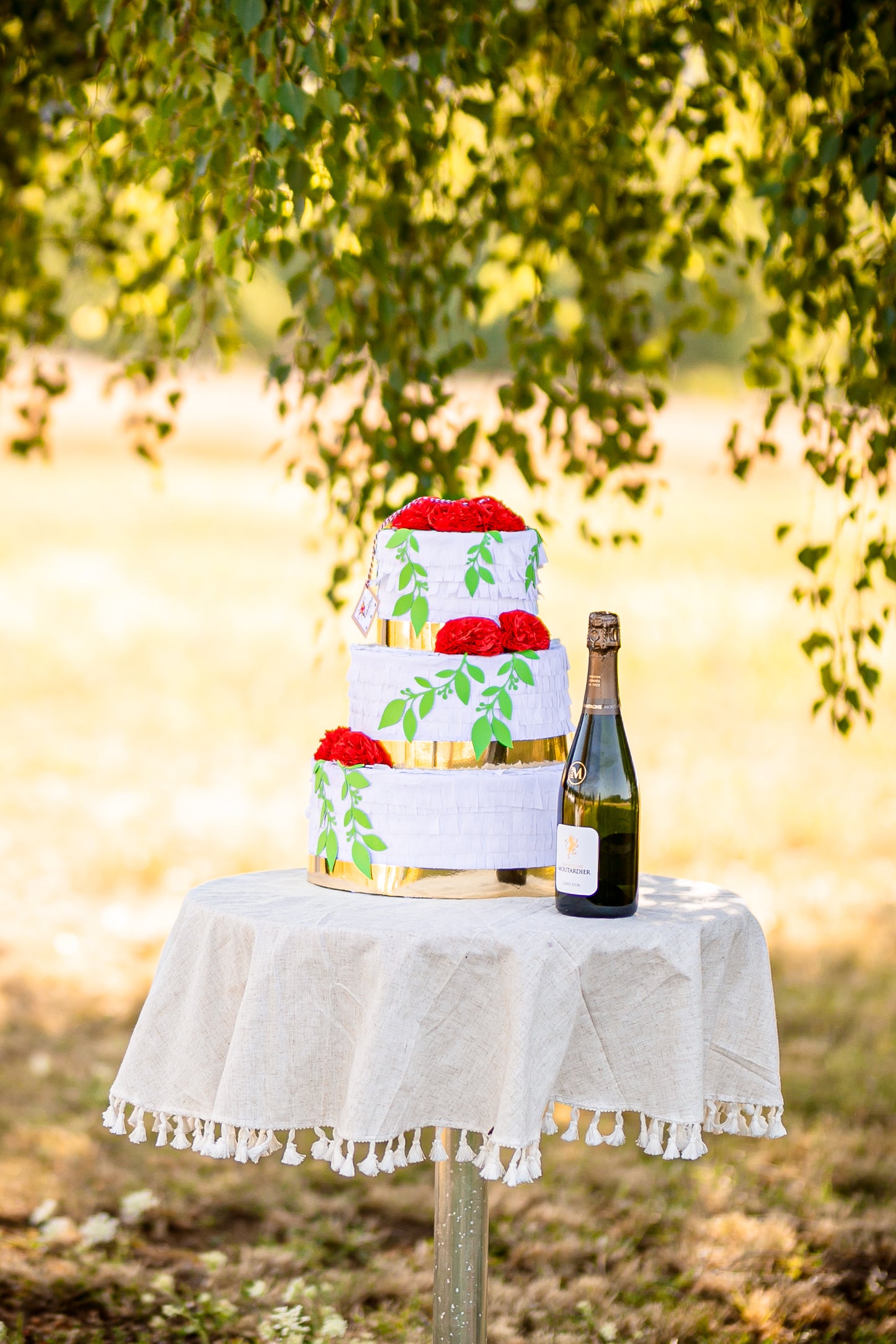 Wedding Cake-Piñata "Rot" image 0