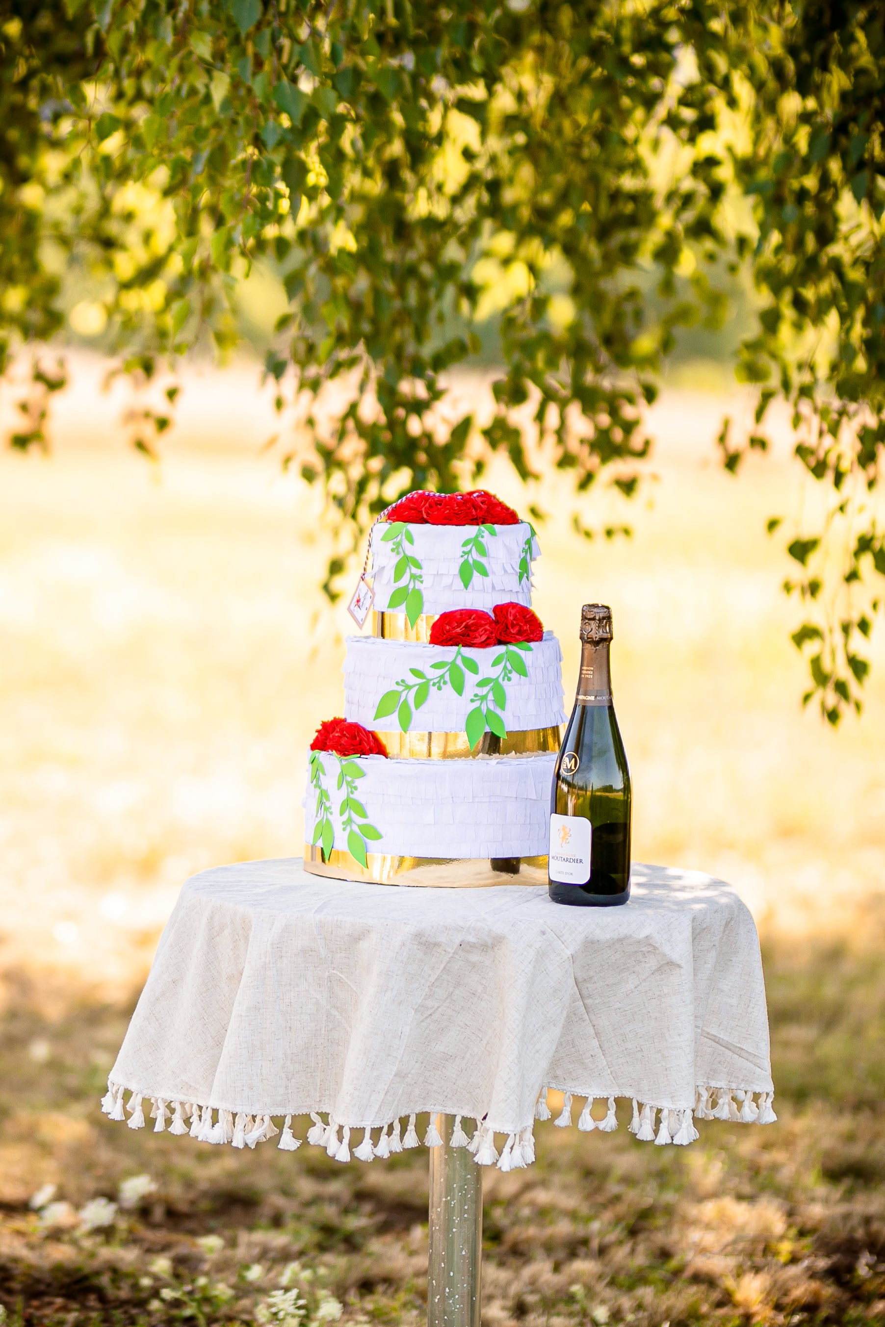 Wedding Cake-Piñata "Rot" image 0